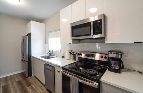 Minor Apartment | YOUR Home away from Home | Near Capitol Hill | King Bed | BoardGames