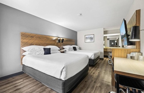 Orchard District Hotel | Your Home Away From Home! 3 Convenient Units! Near Bend Municipal Airport!