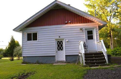 Maugerville House | Your Home Away From Home In Minto NB! Close to Grand Lake