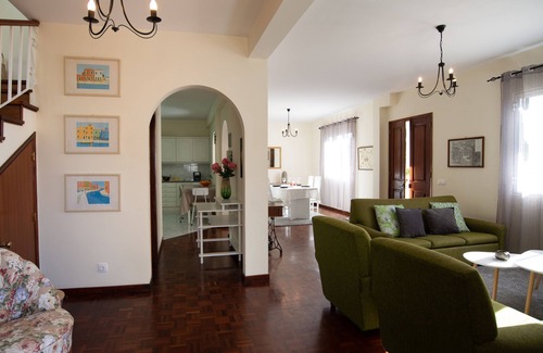 Imaculado Coracao de Maria Villa | Your home away from home - a large villa with garden - 5 mins from town center