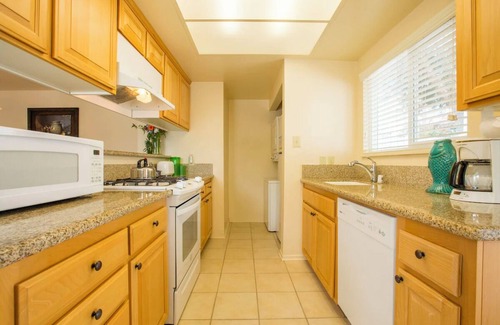 Oxnard Shores Hotel | Your Home Away From Home! 2 Classy Units, Full Kitchen & Free Parking!