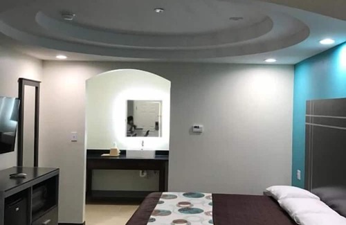 Spring Resort | Your Home Away From Home! Close to Urban Air Trampoline and Adventure Park!