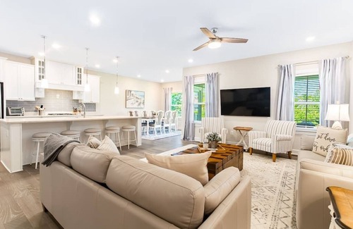 Lewes House | Your Home Away From HomeLuxury7BR House*Sleeps 14