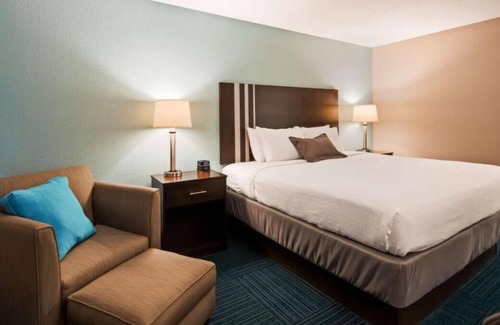 Blaine House | Your Home Away From Home! Onsite Restaurant, Free Parking, Indoor Pool