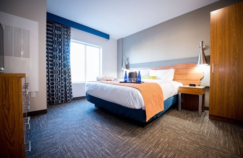 Circleville Hotel | Your Home Away From Home! 2 Onsite Swimming Pools and Arcade, Free Parking