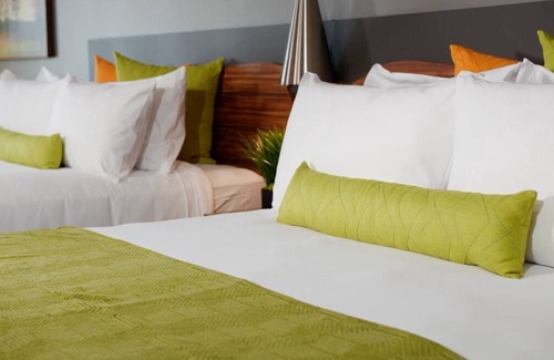 Circleville Hotel | Your Home Away From Home! 2 Onsite Swimming Pools and Arcade, Free Parking