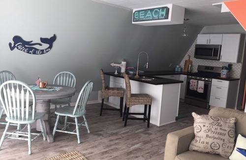 Oscoda House | Your home away from home w/comfy furnishings, beachy vibes & coastal decor