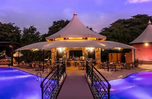 Livingstone Apartment | Your Home Away From Home! 2 Homely Units, Onsite Pool & Spa, Outdoor Adventures!