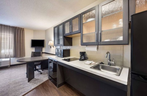 Linthicum Heights Resort | Your Home Base for Exploring Charm City! Fully-equipped Kitchen, Pets Allowed!