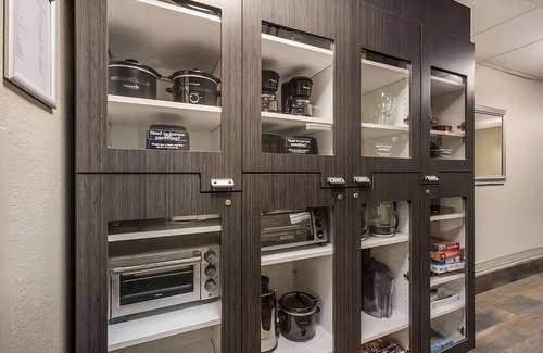 Linthicum Heights Resort | Your Home Base for Exploring Charm City! Fully-equipped Kitchen, Pets Allowed!