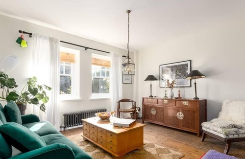 Kirtlington House | Your home from home in the stunning Oxfordshire countryside. Dog friendly.