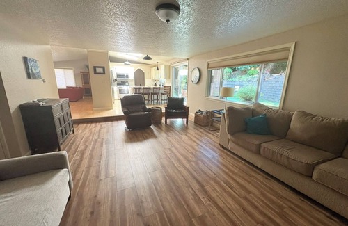 Sandy House | Your Home in Sandy – Comfortable, Convenient & Affordable
