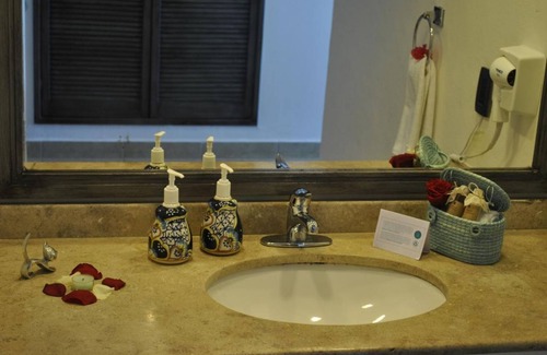 Zona Hotelera Norte House | Your Home Away From Home! Free Breakfast, Free Parking, Near Caletita Beach