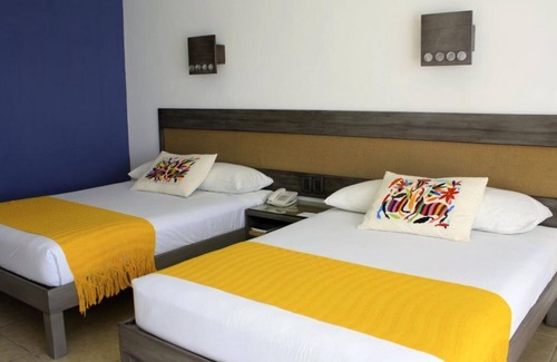 Zona Hotelera Norte House | Your Home Away From Home! Free Breakfast, Free Parking, Near Caletita Beach