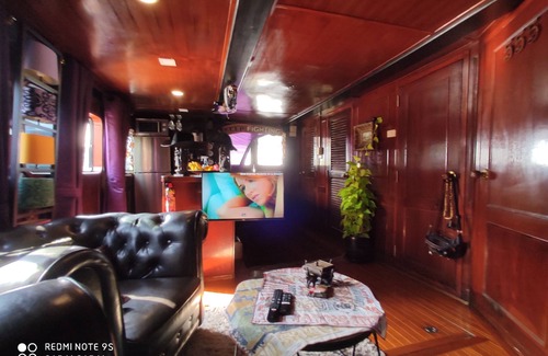 Phra Borom Maha Ratchawang Boat Rental | Your homestay on the Chao Phraya River in Bangkok, next to the Grand Palace
