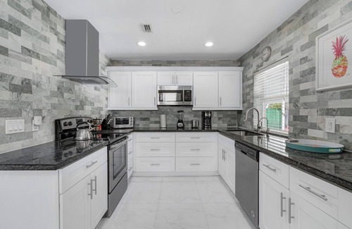 Royal Poinciana Villa | Your house with 4 bedroom 3 full bathrooms 6 min to the beach