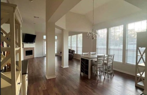 Cypress House | Your Houston Home - Near Houston Attractions!