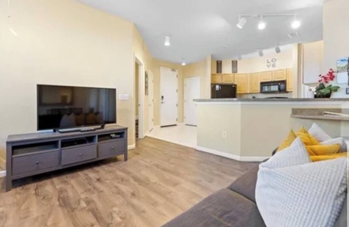 Loughman Apartment | Your ideal near by Disney parks stay! Great for families. Quite community