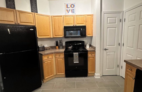 Loughman Apartment | Your ideal near by Disney parks stay! Great for families. Quite community