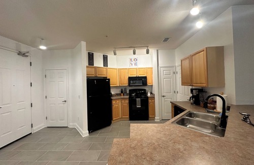 Loughman Apartment | Your ideal near by Disney parks stay! Great for families. Quite community