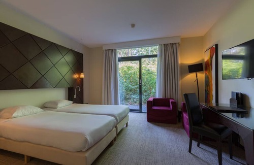 Leende Hotel | Your Ideal Stay Near Eindhoven! Indoor Pool, Free Parking, Onsite Dining!