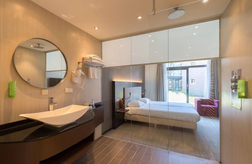 Leende Hotel | Your Ideal Stay Near Eindhoven! Indoor Pool, Free Parking, Onsite Dining!