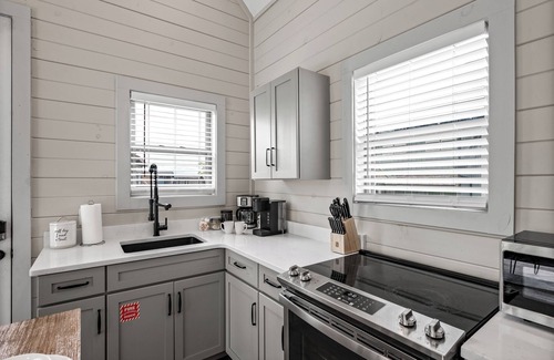 Sevierville Cabin | Your Lake Escape! Pet-Friendly Cabin +Game Loft