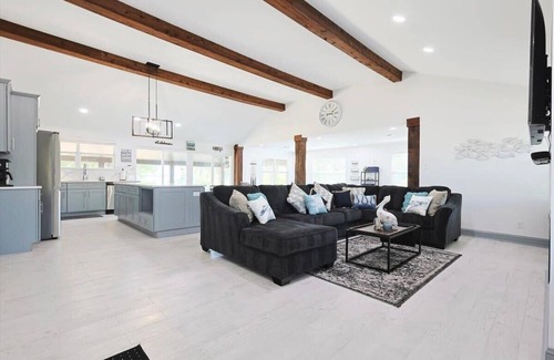 Quinlan House | Your Lakeside Destination - 3 Bedrooms, Lake Access