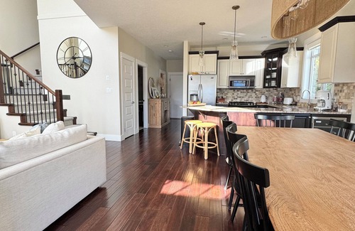 Scotch Creek House | Your Lakeside Retreat Awaits