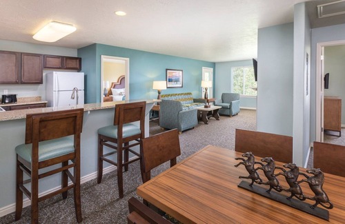 Midway Resort | Your loved ones will LOVE you for this!