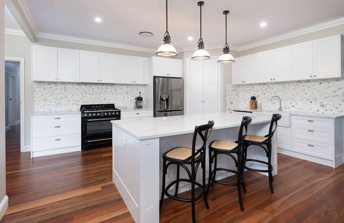 Glass House Mountains House | Your luxury retreat, tucked beneath the Glass House Mountains.