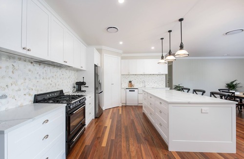 Glass House Mountains House | Your luxury retreat, tucked beneath the Glass House Mountains.