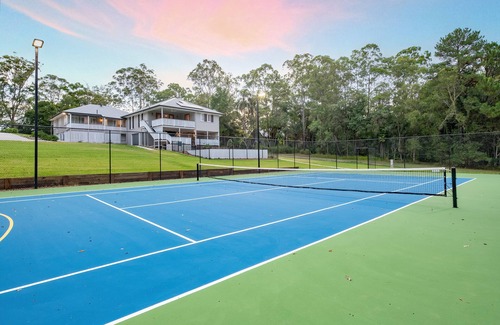 Glass House Mountains House | Your luxury retreat, tucked beneath the Glass House Mountains.