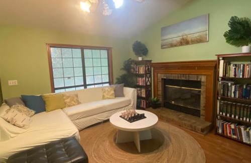 Marietta House | Your Marietta Private Room & Bathroom