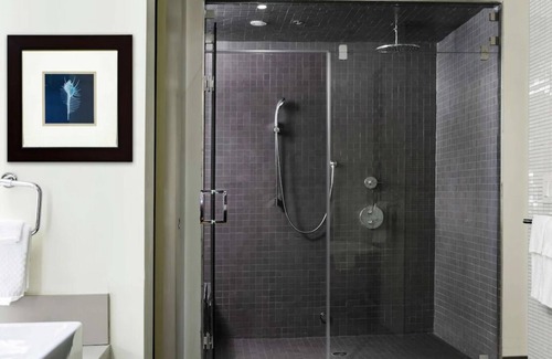 Ludlam Hotel | Your Miami Retreat - Close to Airport and Conventions! Free Airport Shuttle