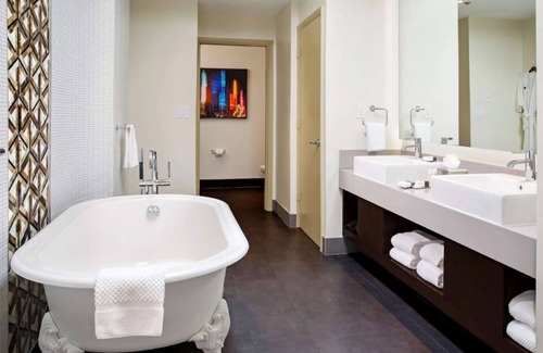 Ludlam Hotel | Your Miami Retreat - Close to Airport and Conventions! Free Airport Shuttle