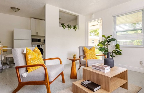 Riverside Park Apartment | Your Modern South Fla. Oasis: Comfy & Central