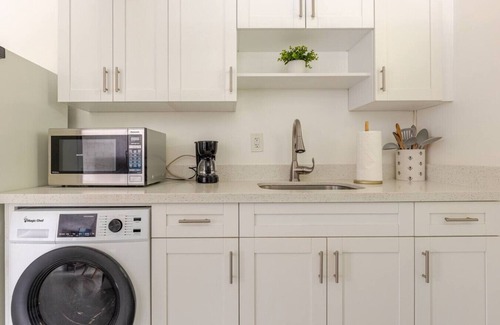 Riverside Park Apartment | Your Modern South Fla. Oasis: Comfy & Central