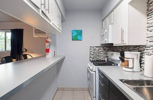Montrose Apartment | Your Montrose Studios! Sleeps 62/40BR/40BA/25PA