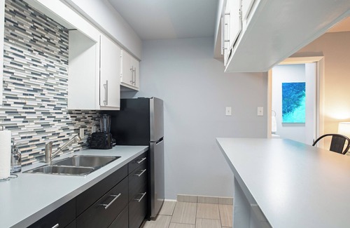 Montrose Apartment | Your Montrose Studios! Sleeps 62/40BR/40BA/25PA