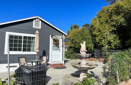 El Sobrante House | Your Most Romantic and Peaceful Getaway