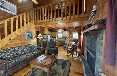 Blue Ridge Cabin | YOUR mountain experience in this luxurious amenity galore cabin in the woods!