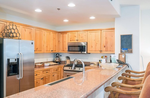 Mountain Village Condo | Your Mountain Vacation Awaits! One-Bedroom Retreat With Hot Tub, Pool Access