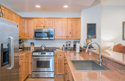 Mountain Village Condo | Your Mountain Vacation Awaits! One-Bedroom Retreat With Hot Tub, Pool Access