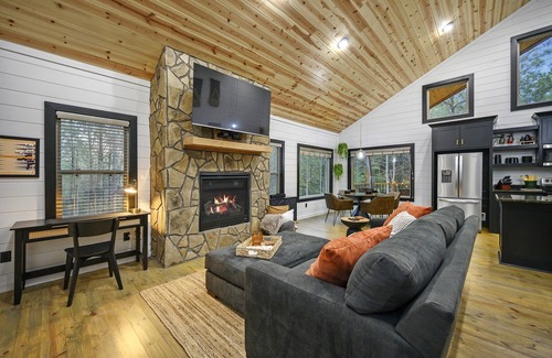 Pickens Cabin | Your New Favorite Place + Private Outdoor Oasis + Disc Golf + Firewood Provided