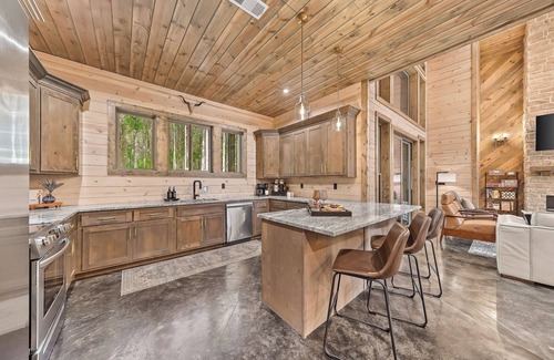 Pickens Cabin | Your New Favorite place + Outdoor Oasis + Luxury Touches + Arcade + Firewood