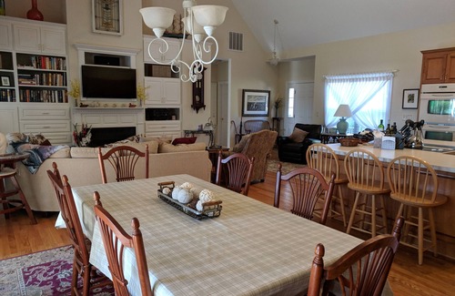 Henrico House | Your next family vacation - Camp Quinn Lake Front Pea Hill Creek 5 BR 3 1/2 BA