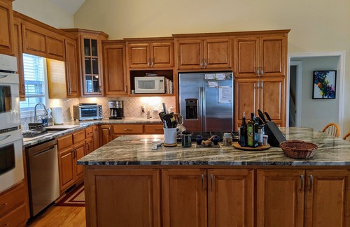 Henrico House | Your next family vacation - Camp Quinn Lake Front Pea Hill Creek 5 BR 3 1/2 BA