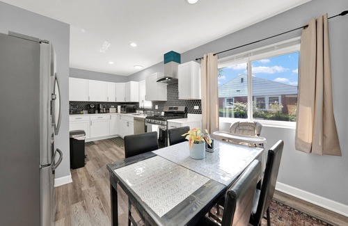Des Plaines House | Your Next Vacation Home
