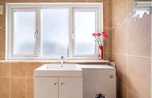 Underhill House | Your North London Retreat – Space, Comfort & Local Charm - free street parking